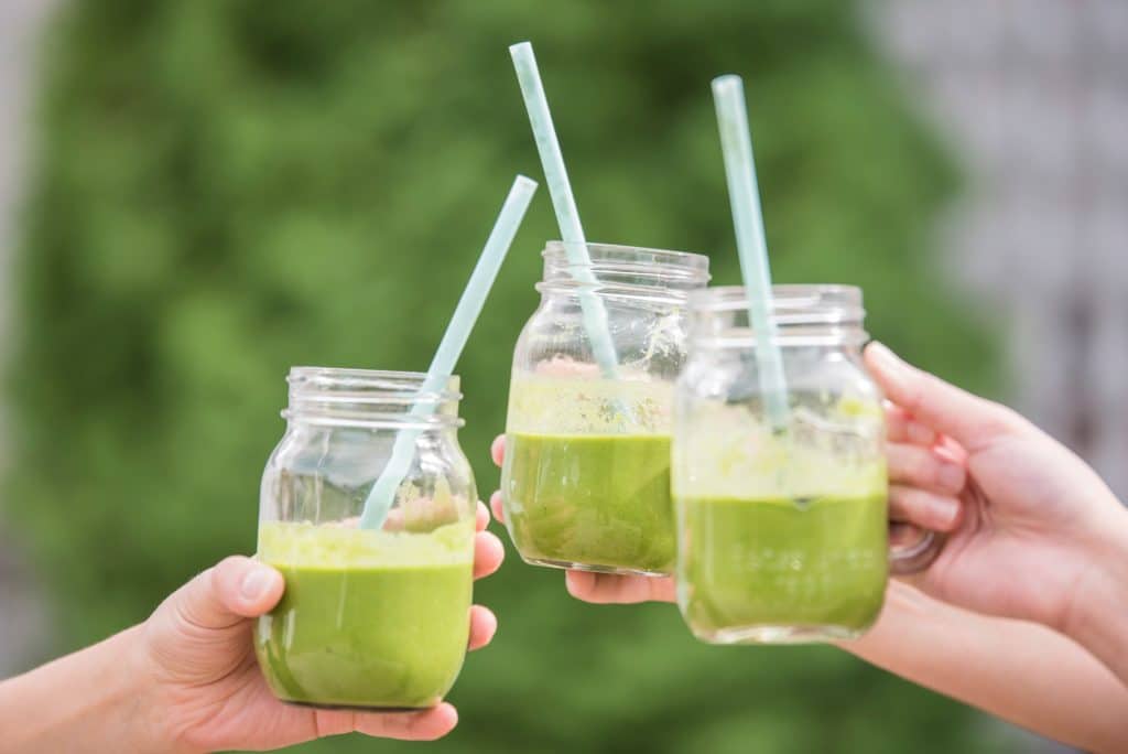 New Year’s resolutions -green-smoothies-in-glasses